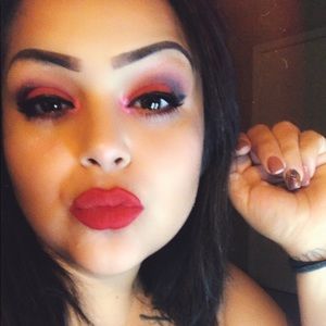 Meet your Posher, Cynthia